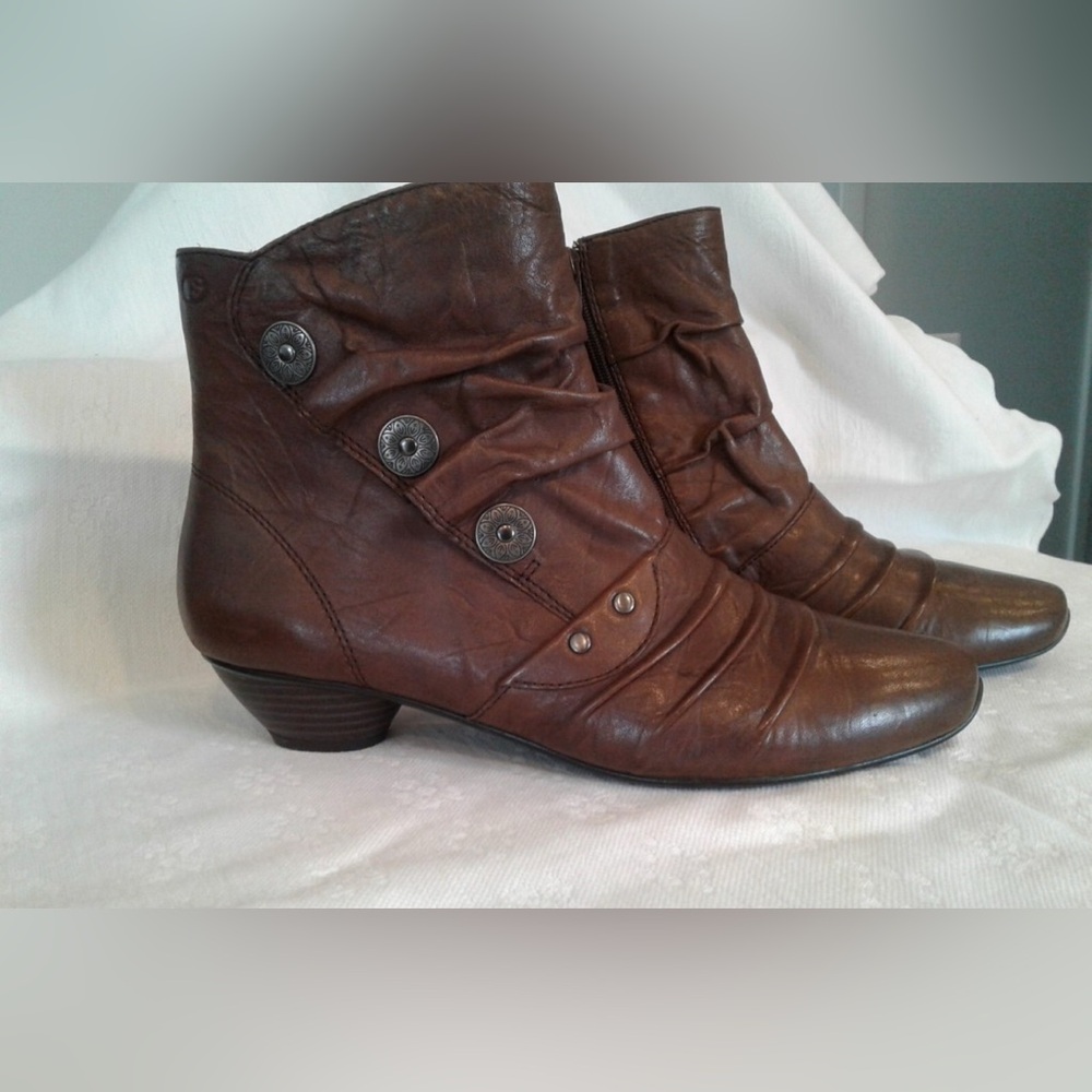 Nwob. Joseph seibel
Tina boots